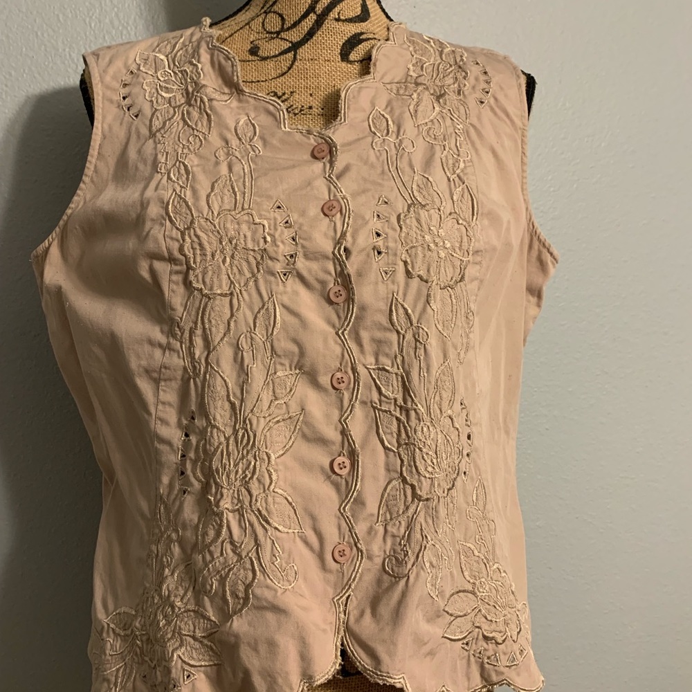 Boutique Europe by Newport News Embroidered Boho Style sleeveless button blouse